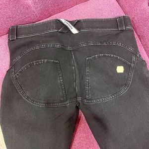 Freddy’s - Low Rise Fade to Black WRUP